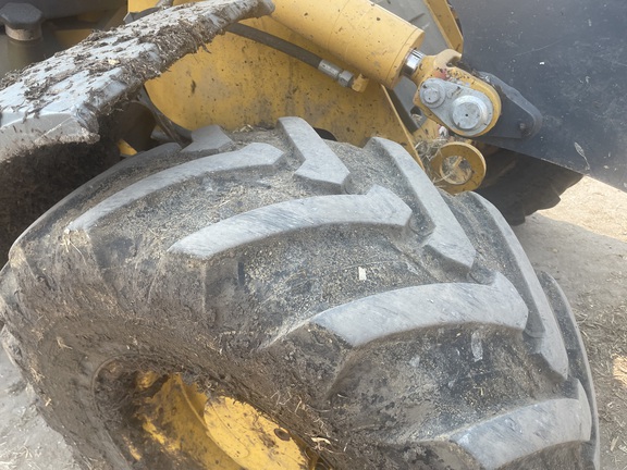 2018 John Deere 324K Compact Utility Loader