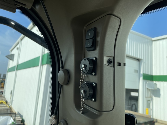 2021 John Deere 8R 250 Tractor