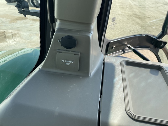 2021 John Deere 8R 250 Tractor