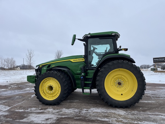 2021 John Deere 8R 250 Tractor