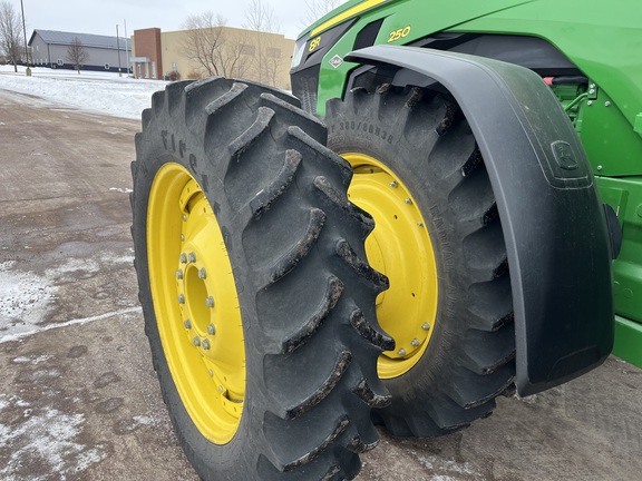 2021 John Deere 8R 250 Tractor