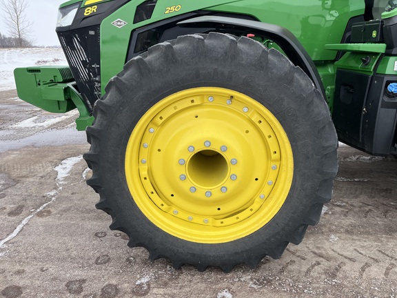 2021 John Deere 8R 250 Tractor
