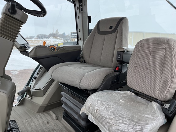 2021 John Deere 8R 250 Tractor