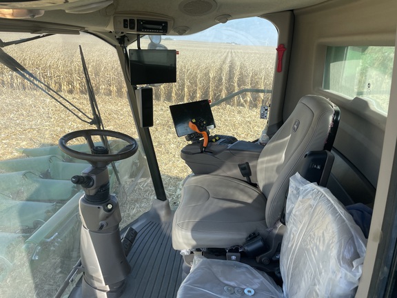 2024 John Deere S780 Combine