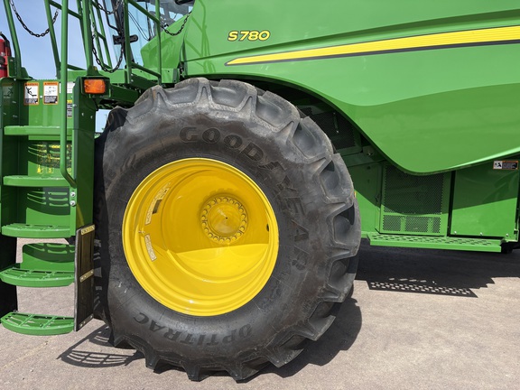 2024 John Deere S780 Combine