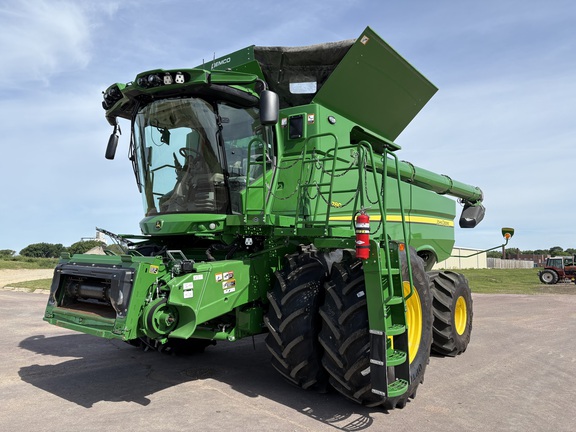 2024 John Deere S780 Combine