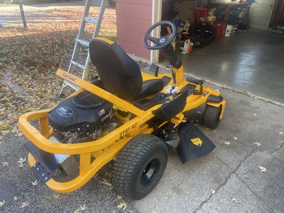 2023 Cub Cadet ZTS1 42 Mower/Zero Turn
