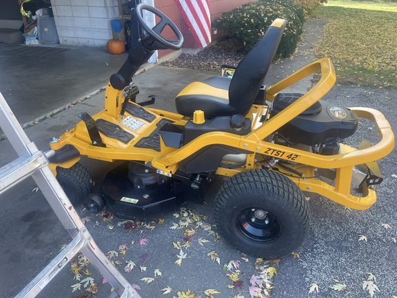 2023 Cub Cadet ZTS1 42 Mower/Zero Turn