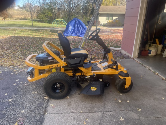 2023 Cub Cadet ZTS1 42 Mower/Zero Turn