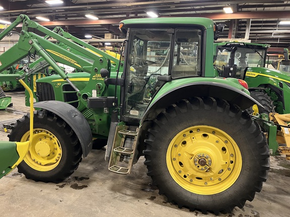 2010 John Deere 7330 Tractor