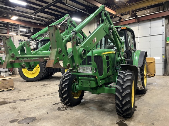 2010 John Deere 7330 Tractor