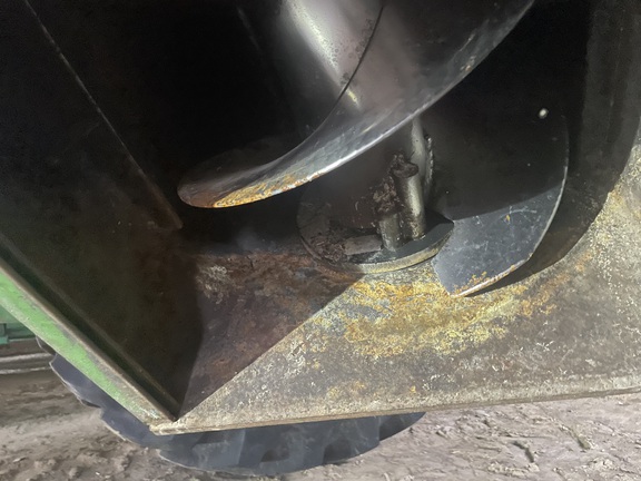 2002 Brent 876 Grain Cart