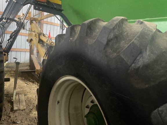 2002 Brent 876 Grain Cart