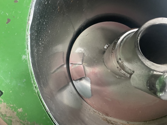 2002 Brent 876 Grain Cart