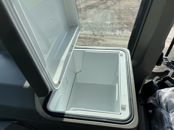 2025 John Deere 9R 640 Tractor 4WD