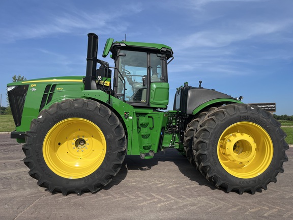 2025 John Deere 9R 640 Tractor 4WD