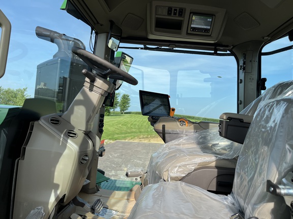 2025 John Deere 9R 640 Tractor 4WD