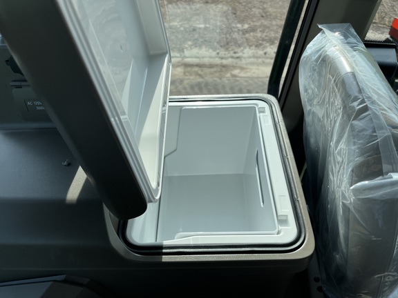 2025 John Deere 9R 640 Tractor 4WD