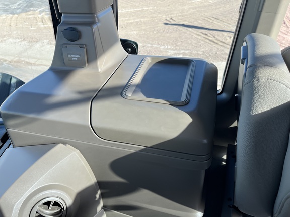 2025 John Deere 9RX 640 Tractor Rubber Track