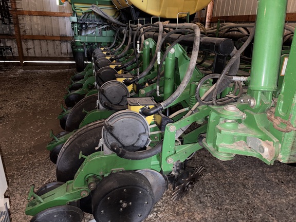 2006 John Deere 1770NT CCS Planter