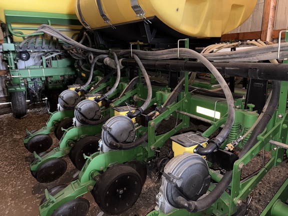 2006 John Deere 1770NT CCS Planter