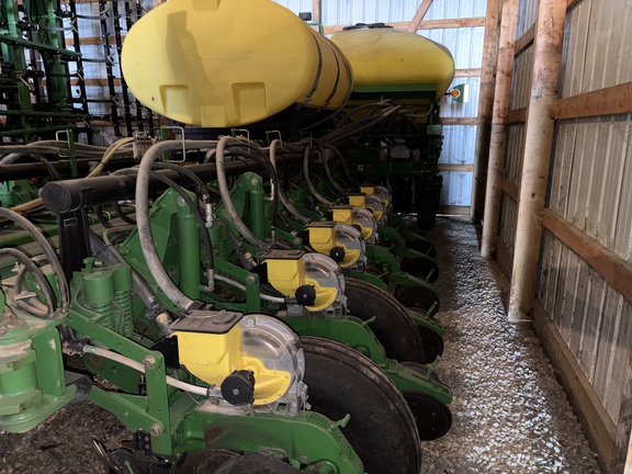 2006 John Deere 1770NT CCS Planter