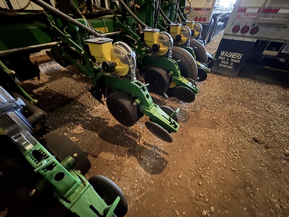 2006 John Deere 1770NT CCS Planter