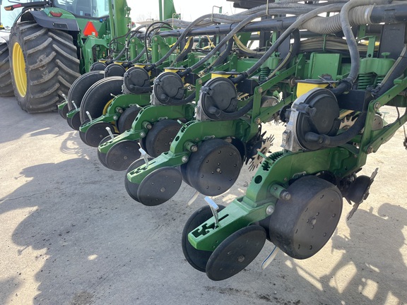 2006 John Deere 1770NT CCS Planter