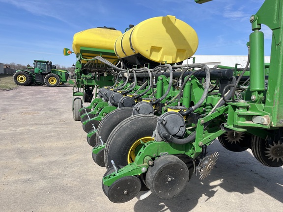 2006 John Deere 1770NT CCS Planter