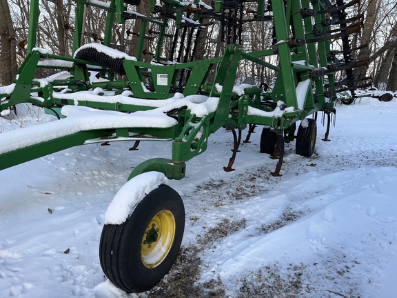 2011 John Deere 2210 Field Cultivator