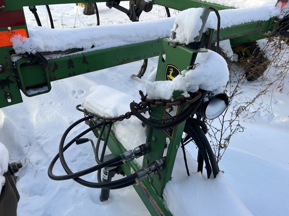 2011 John Deere 2210 Field Cultivator