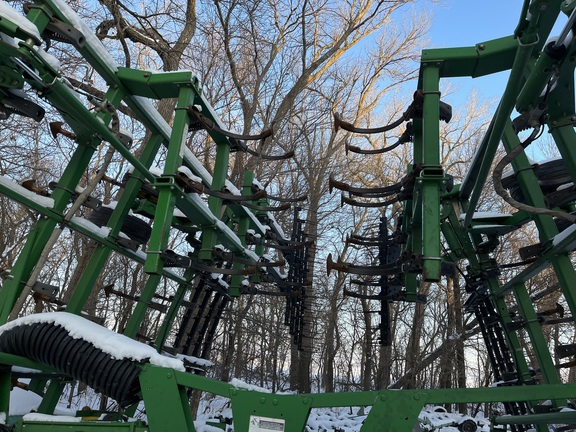 2011 John Deere 2210 Field Cultivator
