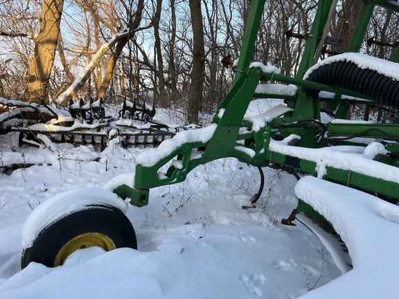 2011 John Deere 2210 Field Cultivator