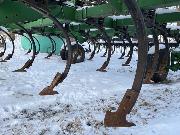 2011 John Deere 2210 Field Cultivator