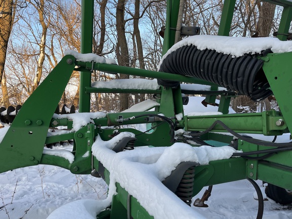 2011 John Deere 2210 Field Cultivator
