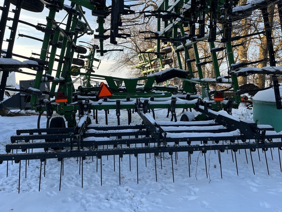 2011 John Deere 2210 Field Cultivator