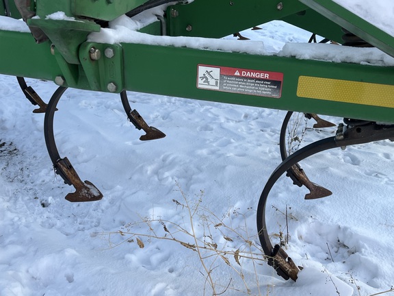 2011 John Deere 2210 Field Cultivator