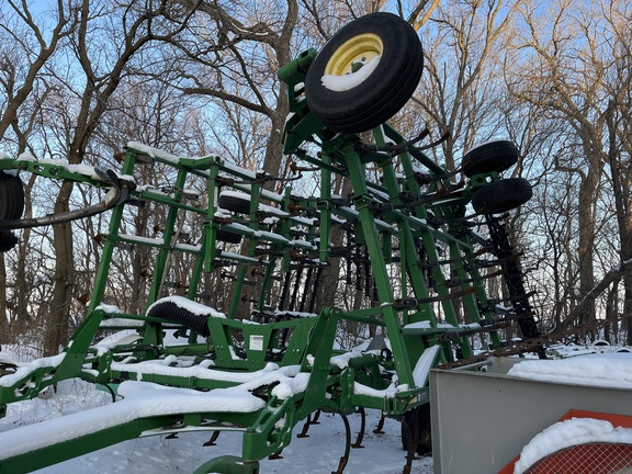 2011 John Deere 2210 Field Cultivator