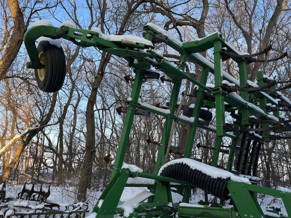 2011 John Deere 2210 Field Cultivator