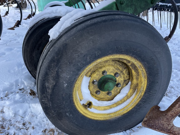 2011 John Deere 2210 Field Cultivator