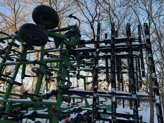2011 John Deere 2210 Field Cultivator