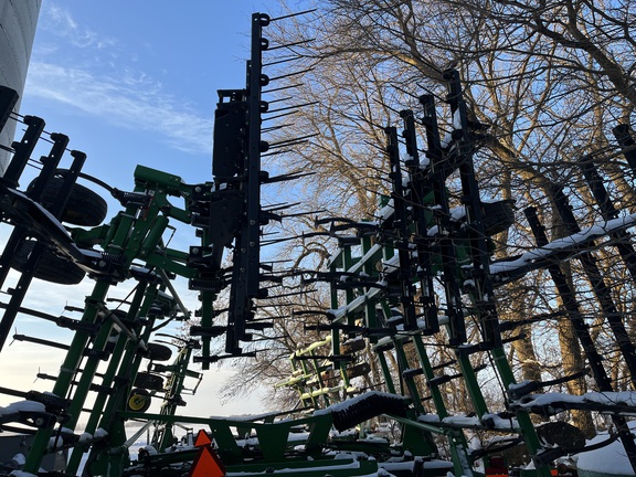 2011 John Deere 2210 Field Cultivator