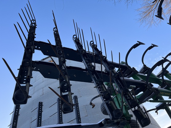 2011 John Deere 2210 Field Cultivator