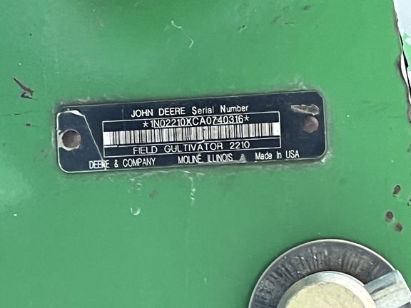 2011 John Deere 2210 Field Cultivator