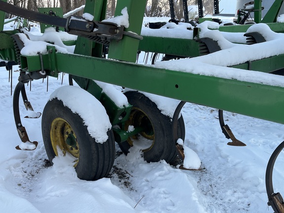 2011 John Deere 2210 Field Cultivator