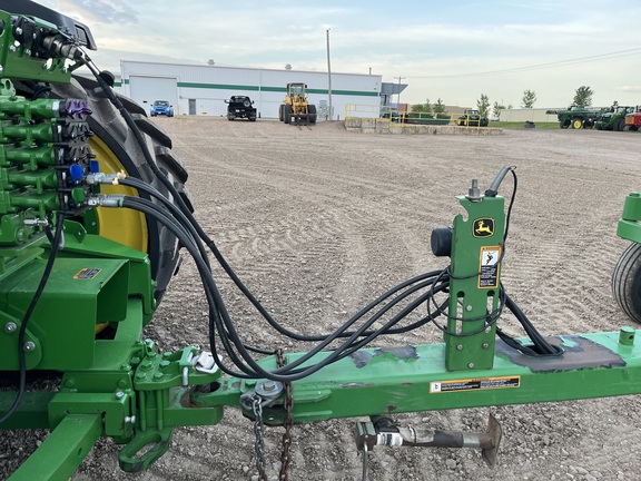 2011 John Deere 2210 Field Cultivator