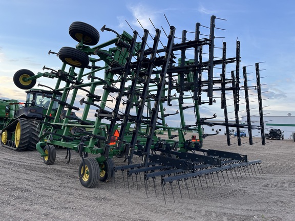 2011 John Deere 2210 Field Cultivator