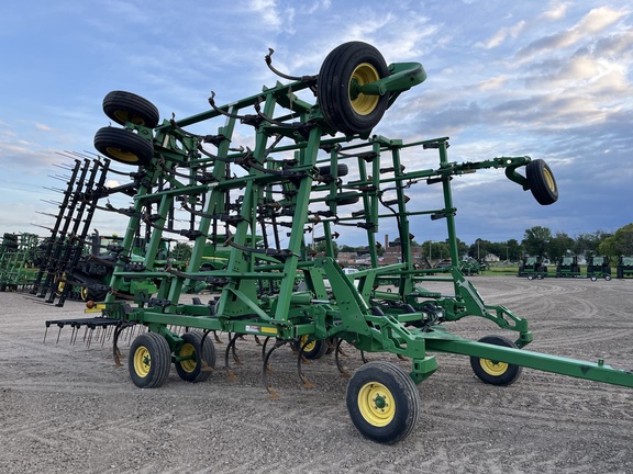 2011 John Deere 2210 Field Cultivator