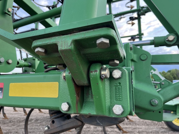 2011 John Deere 2210 Field Cultivator