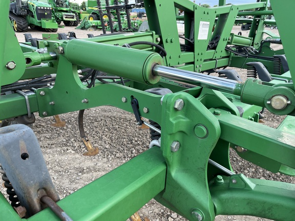 2011 John Deere 2210 Field Cultivator